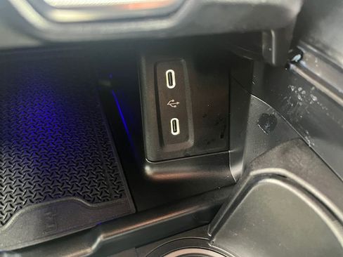 Used 2025 Mercedes-Benz GLC 350e 4MATIC image 25