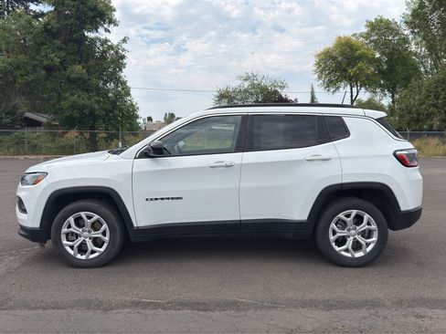 Used 2024 Jeep Compass Latitude AWD/4WD image 22