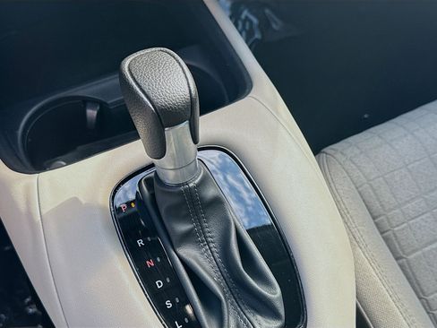 Used 2025 Honda HR-V LX image 11