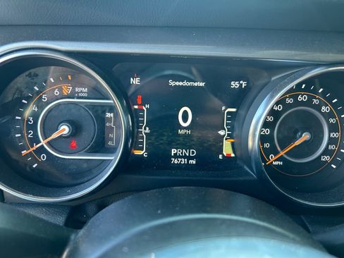 Used 2021 Jeep Wrangler Unlimited Sahara w/ LED Lighting Group AWD/4WD image 16