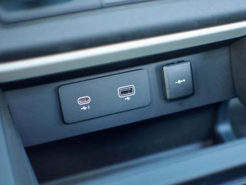 Used 2024 Land Rover Defender 130 X-Dynamic SE image 36