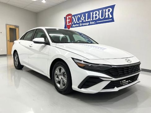 Used 2024 Hyundai Elantra SE image 1