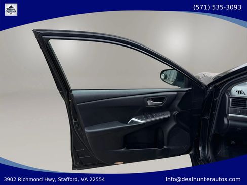Used 2015 Toyota Camry SE FWD image 8