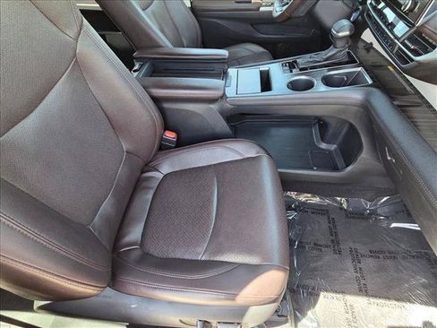 Certified 2023 Toyota Sienna Platinum FWD image 19
