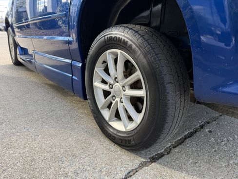 Used 2013 Dodge Grand Caravan SXT image 16