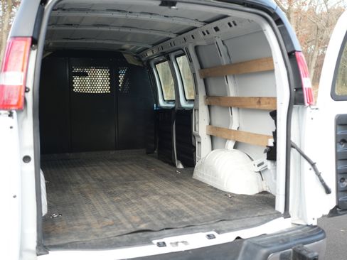 Used 2023 Chevrolet Express 2500 w/ Driver Convenience Package image 9