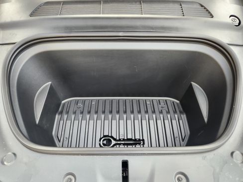 Used 2023 Tesla Model Y Long Range image 16