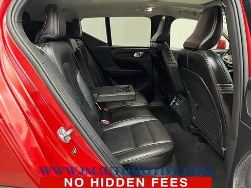 Used 2019 Volvo XC40 T5 Momentum image 18
