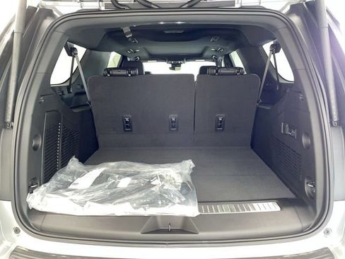 New 2026 Chevrolet Suburban High Country image 19