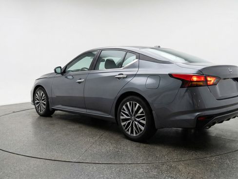 Used 2025 Nissan Altima 2.5 SV image 6