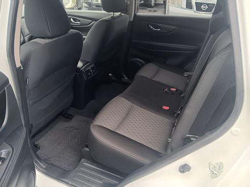 Used 2020 Nissan Rogue SV AWD/4WD image 9