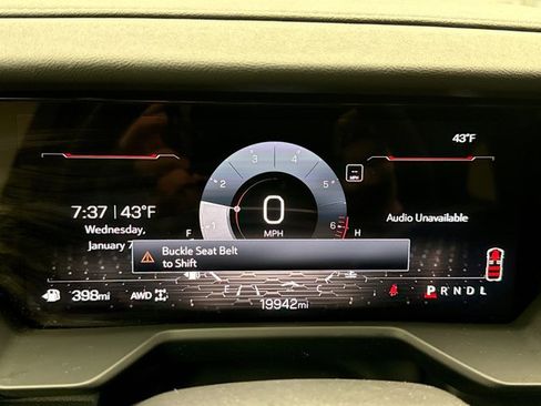 Used 2025 GMC Acadia Elevation image 13