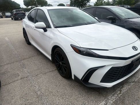 Used 2026 Toyota Camry SE w/ Convenience Package FWD image 3