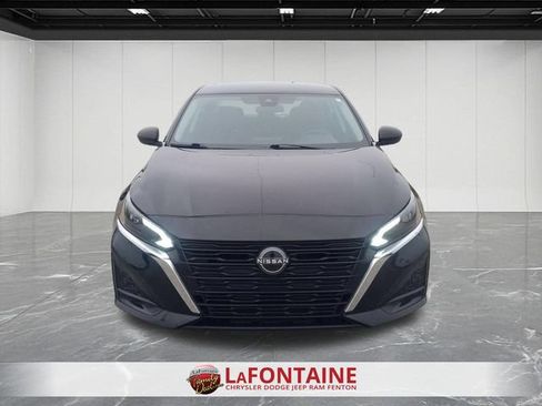 Used 2024 Nissan Altima 2.5 SV FWD image 8