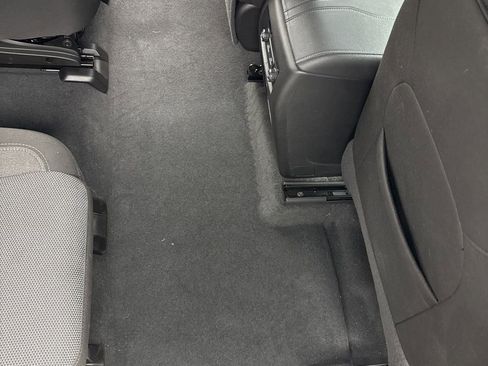 Used 2023 Chevrolet Traverse LT image 28