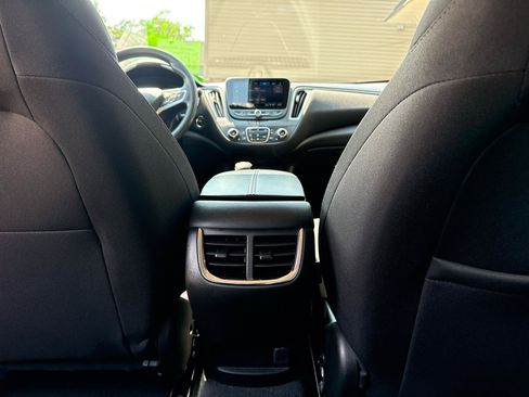 Used 2025 Chevrolet Malibu LT FWD image 17