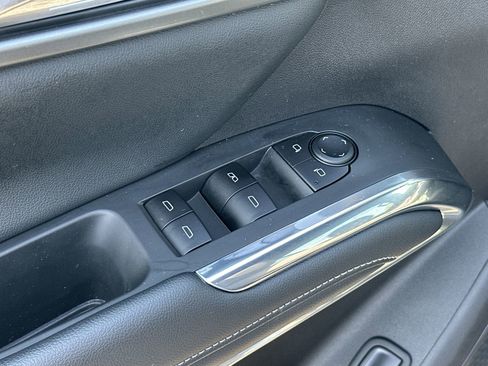 Used 2025 Chevrolet Traverse LT image 15