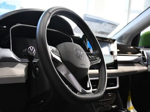 New 2026 Volkswagen Taos SE image 9