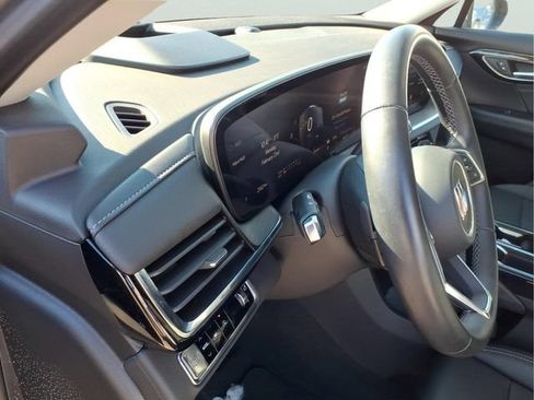 Used 2025 Buick Envision Preferred AWD/4WD image 19