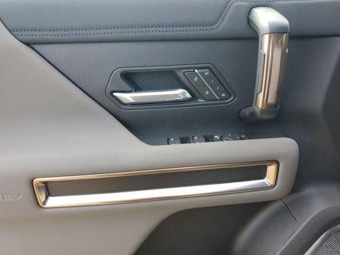 New 2025 GMC Hummer EV 2X image 19