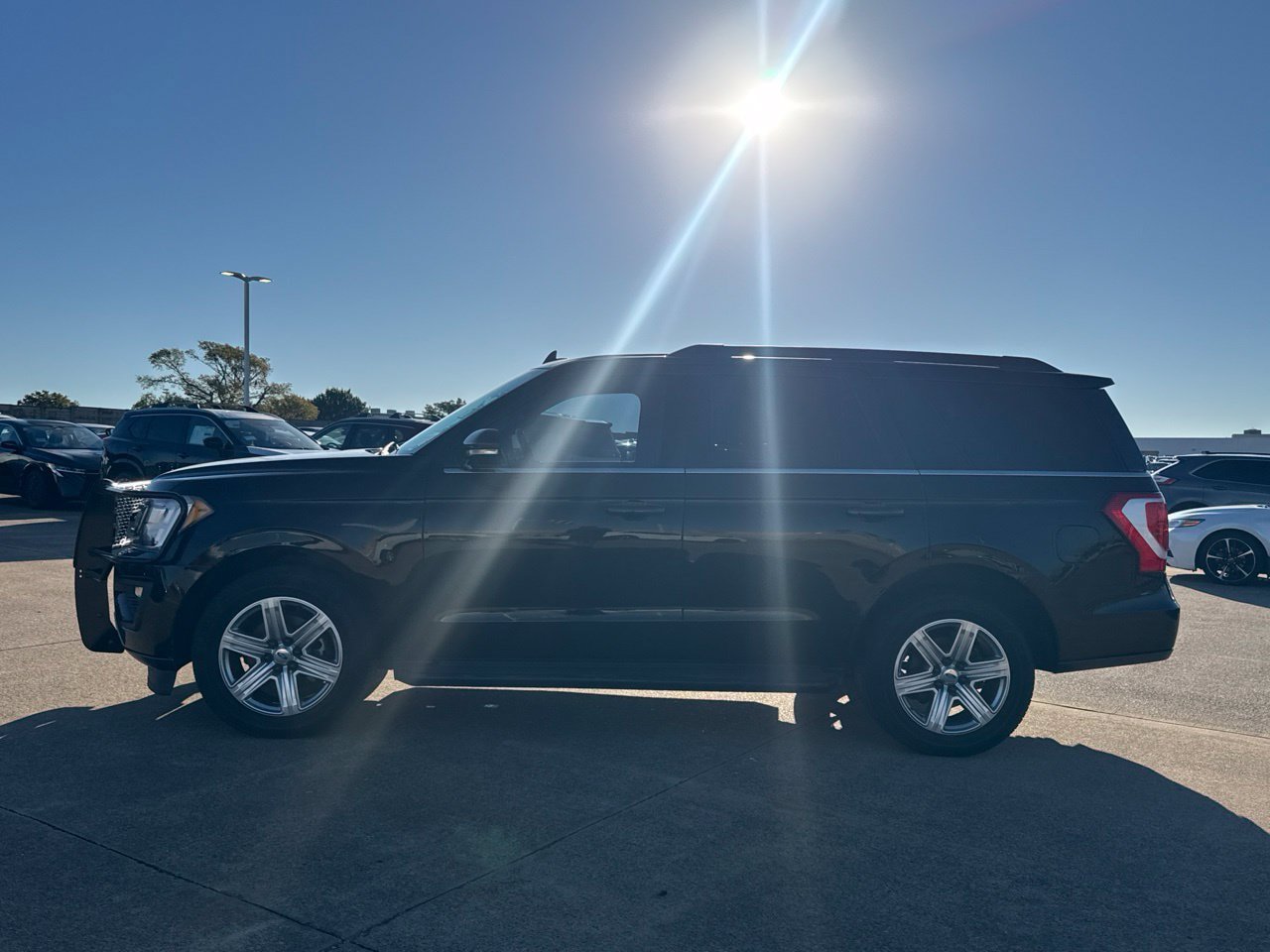 Used 2019 Ford Expedition XLT w/ Equipment Group 202A RWD image 16
