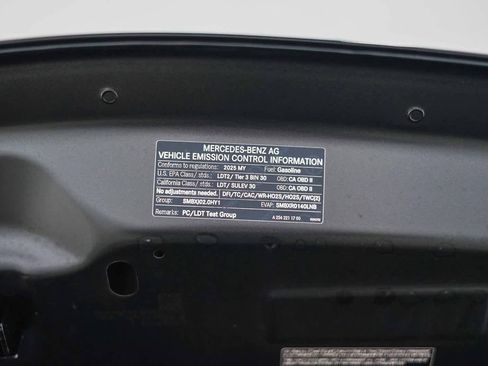 Used 2025 Mercedes-Benz GLC 300 4MATIC image 31