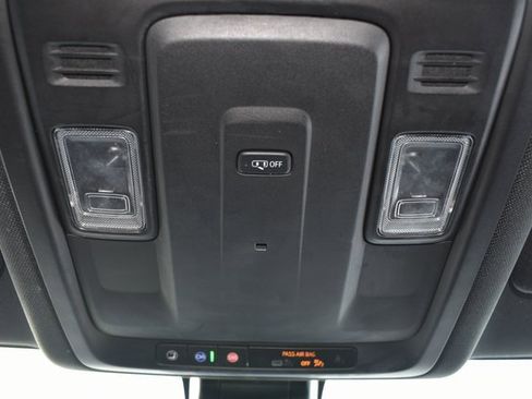 Used 2021 GMC Yukon XL SLE image 30