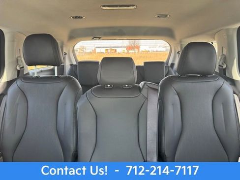 New 2026 Kia Carnival EX image 16