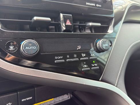 Used 2021 Toyota Camry XSE w/ Cold Weather Package FWD image 17