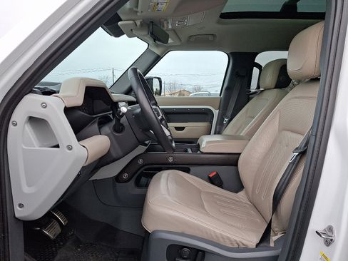 Used 2020 Land Rover Defender 110 HSE image 12