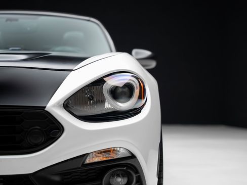 Used 2019 FIAT 124 Spider Abarth w/ Convenience Group RWD image 12