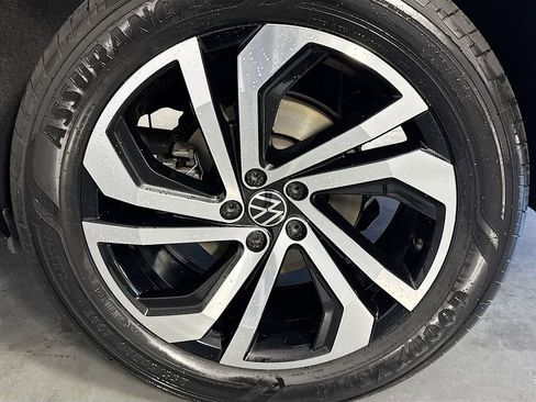 Used 2021 Volkswagen Atlas SEL Premium image 32