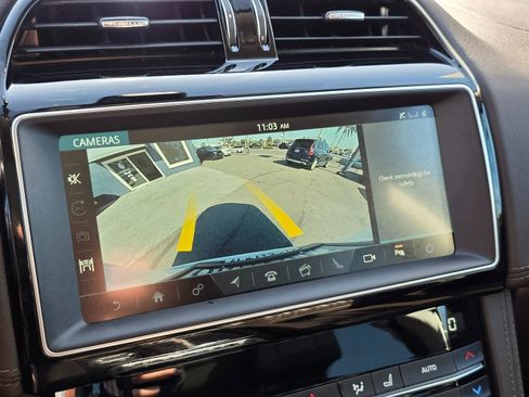 Used 2019 Jaguar F-PACE Portfolio image 30