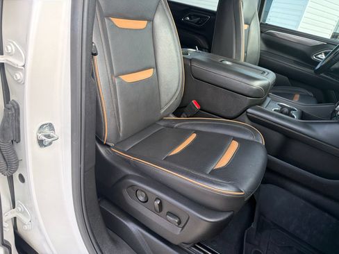 Used 2024 GMC Yukon XL AT4 w/ Technology Package AWD/4WD image 13