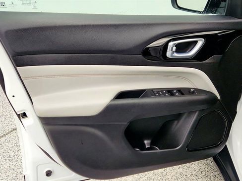 Used 2022 Jeep Compass Limited image 10