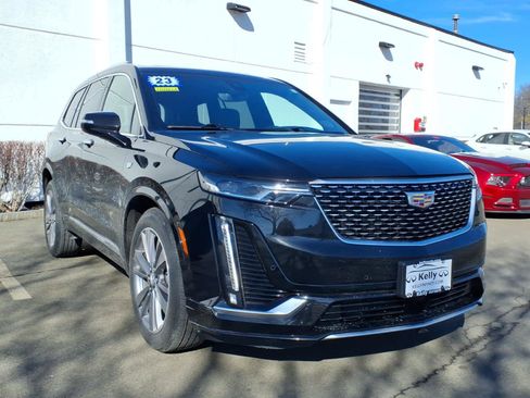 Used 2023 Cadillac XT6 Premium Luxury w/ Technology Package image 3
