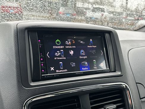 Used 2019 Dodge Grand Caravan SXT image 19