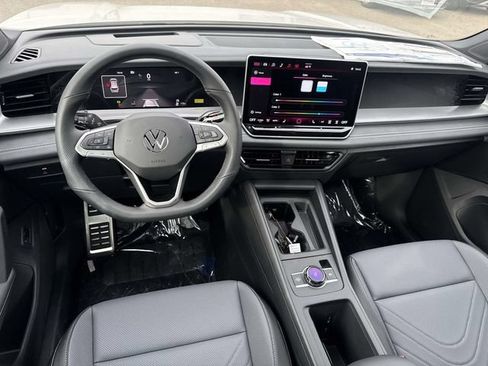 New 2026 Volkswagen Tiguan SE R-Line FWD image 6