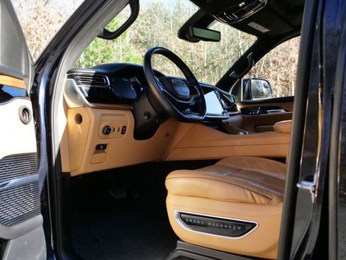 Used 2022 Jeep Grand Wagoneer Series III w/ Rear Seat Video Group 1 image 24