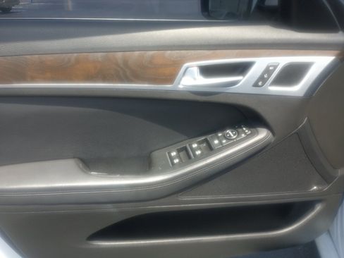 Used 2015 Hyundai Genesis 5.0 RWD image 15