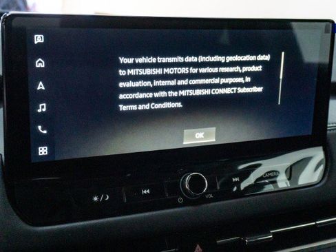 New 2025 Mitsubishi Outlander SE image 11