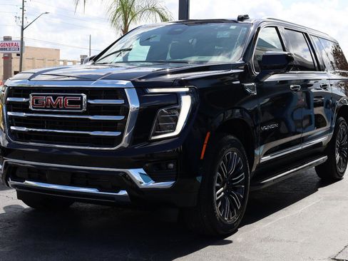 Used 2025 GMC Yukon XL Elevation RWD image 2