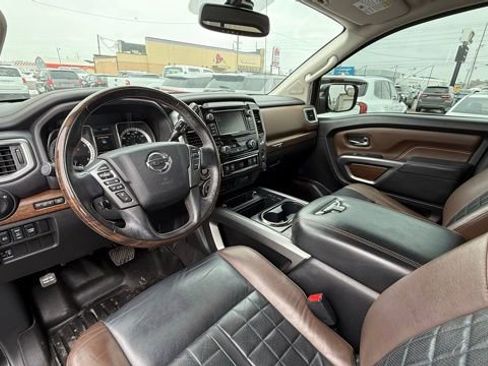 Used 2019 Nissan Titan Platinum Reserve w/ Platinum Utility Package image 12