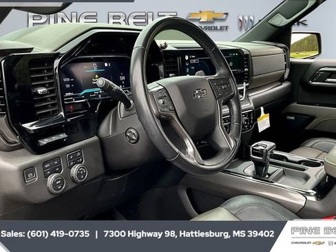 Used 2022 Chevrolet Silverado 1500 ZR2 w/ Technology Package image 12