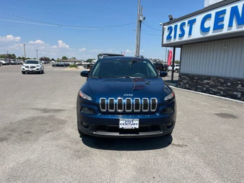 Used 2018 Jeep Cherokee Latitude AWD/4WD image 2