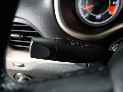 Used 2015 Jeep Cherokee Latitude w/ Comfort/Convenience Group image 32