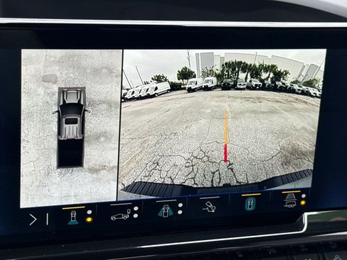 Used 2024 Chevrolet Silverado 2500 ZR2 w/ Technology Package image 22