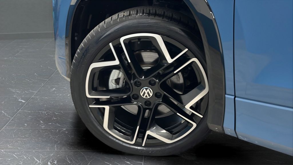 Used 2025 Volkswagen Tiguan SEL R-Line AWD/4WD image 36
