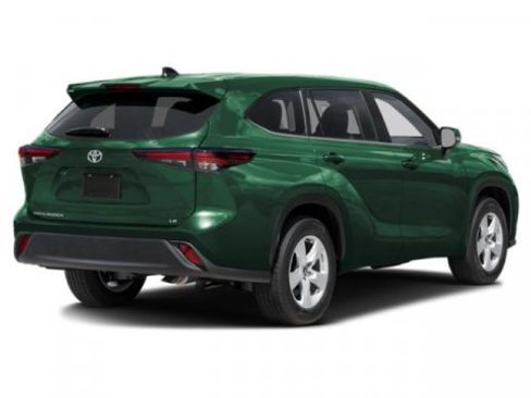 Certified 2025 Toyota Highlander LE FWD image 2
