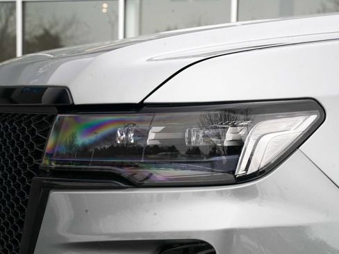 Used 2023 Cadillac Escalade V w/ LPO, ONYX Package image 17